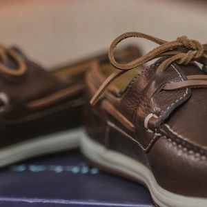 NEW - PETER MILLAR PEBBLE BOAT SHOE | Chocolate